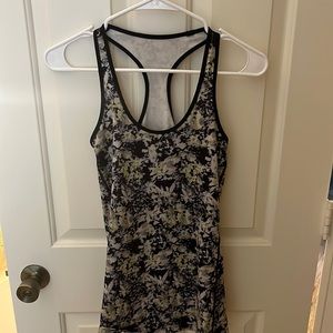 Lululemon tank top – size 6